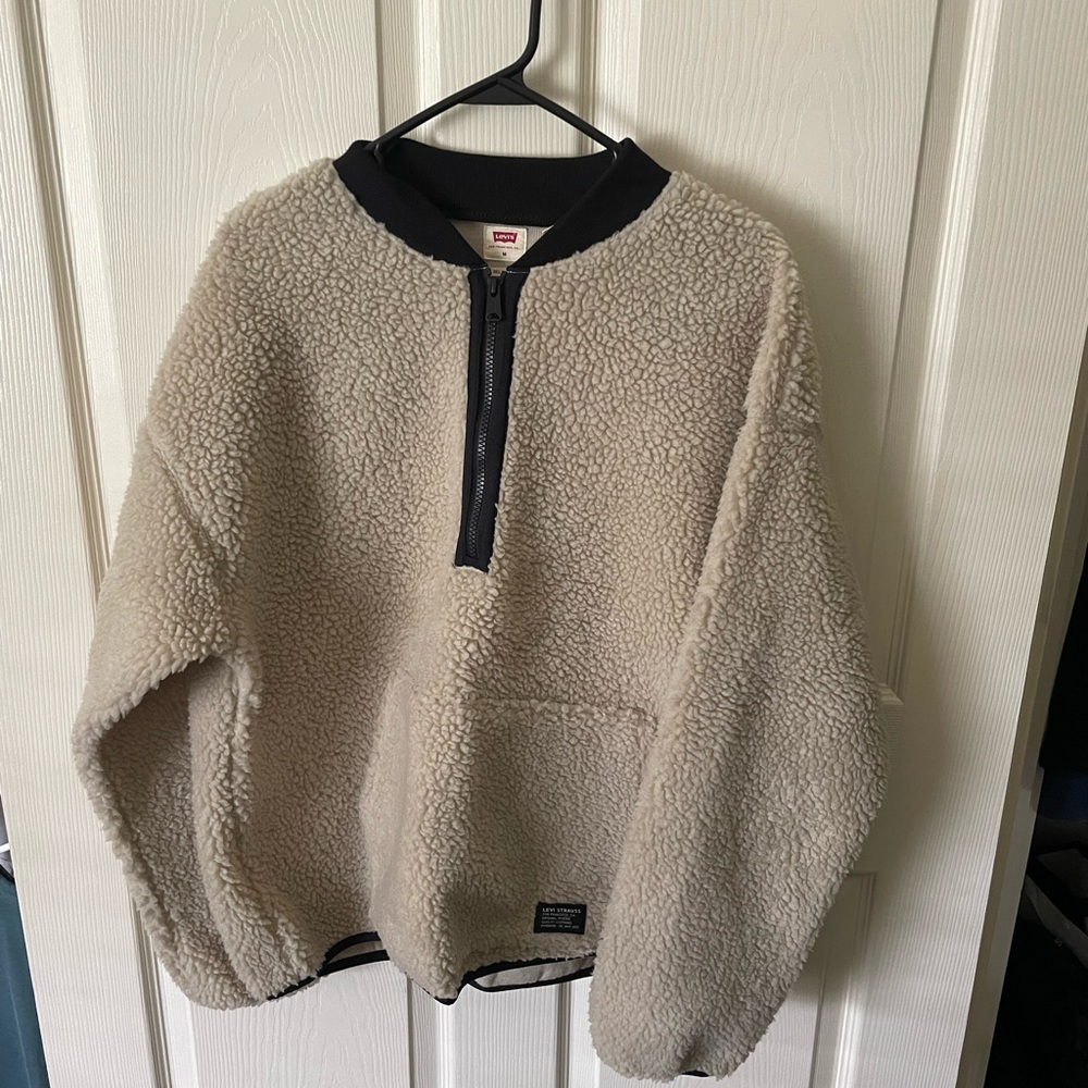 Levi Sherpa, Large